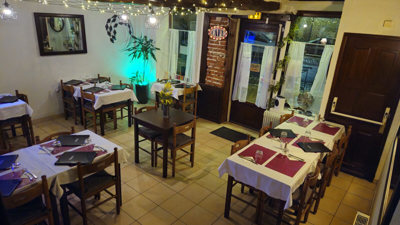 La salle de la Brasserie en soirée